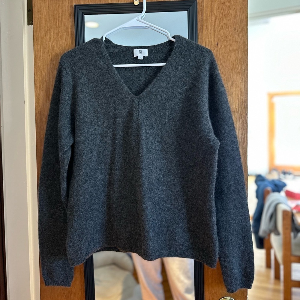 apt. 9 100% Cashmere Sweater